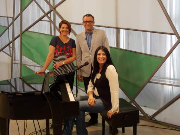 940994_323755781085228_1805385304_n