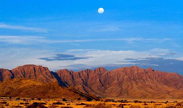 moon-over-namib