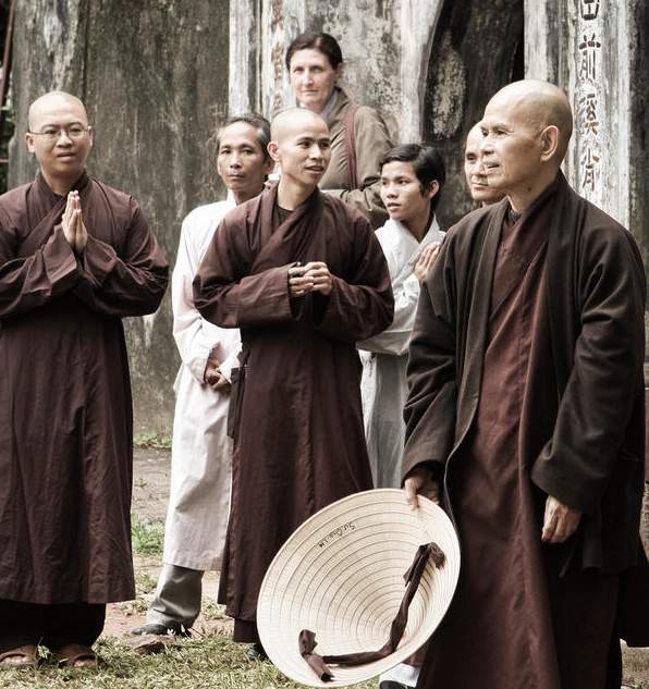 thich-nhat-hanh-thay-024_l