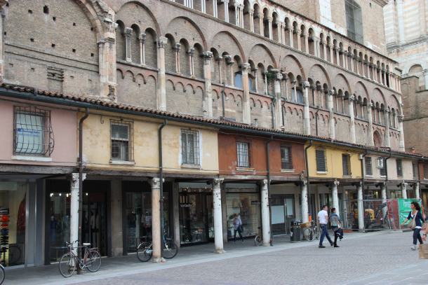 ferrara-srednjevjekovna-zgrada