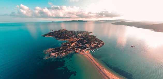 Bijeg u bajku na Sardiniji – vila Is Molas spaja duh mediterana s kulturom Italije