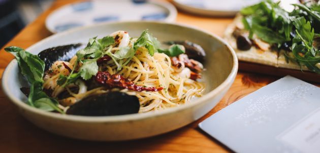 Tjestenina s umakom od špinata i kukuruza, tako fino tako lagano