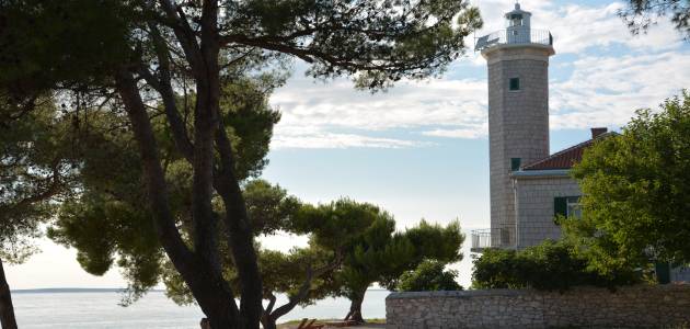 Otok Vir krije brojne zanimljivosti a možete ljetovati i u svjetioniku Lanterna