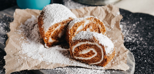 Rolada s breskvama omiljeni ljetni desert