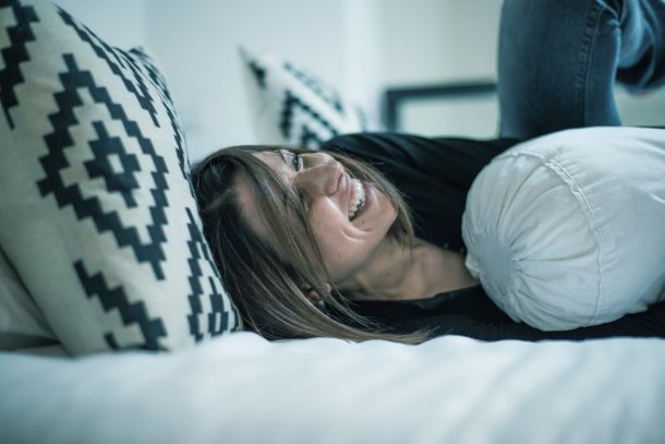 žena beauty fashion spavanje