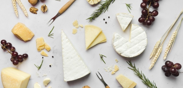 Camembert sir s plemenitom plijesni koji izaziva zazubice