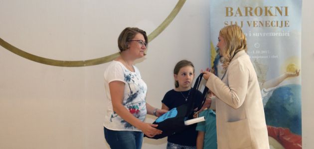 Deset tisućita posjetiteljica izložbe