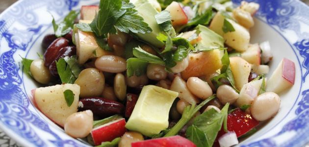 Šarena grah salata sa slanutkom