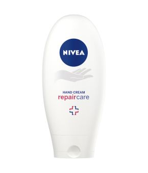 nivea-hand-woman-3
