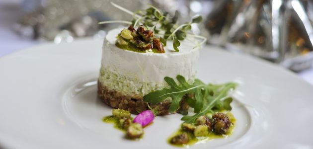 Tortica od svježeg sira s lješnjacima