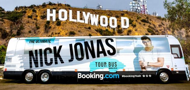 nick-jonas-tour-bus