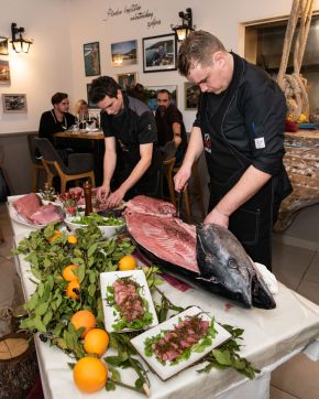 tuna-show-1