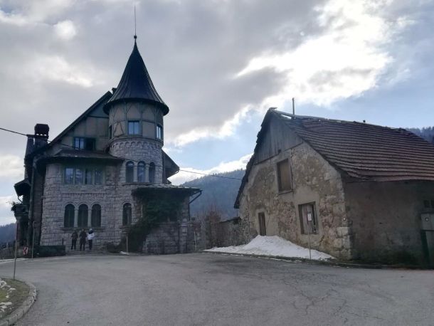 dvorac i stara zgrada