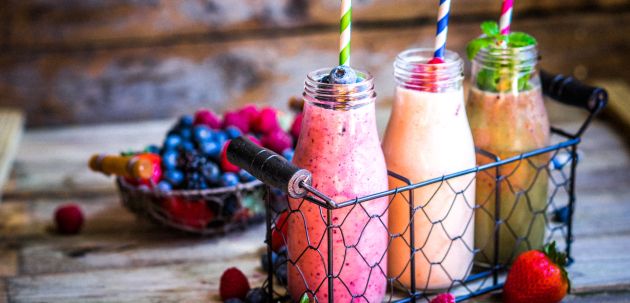 38546293 - fresh smoothies