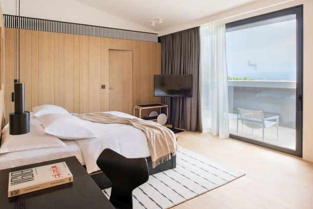 split hotel