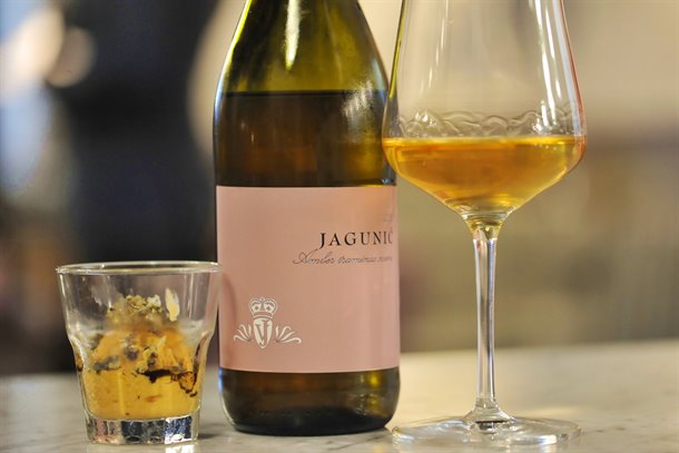 vino-uz-zolicu-reunion-hilton-03