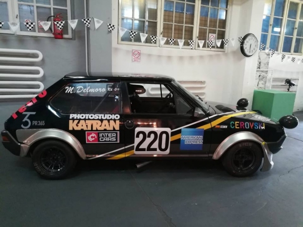 Izlozba oldtimera automobila