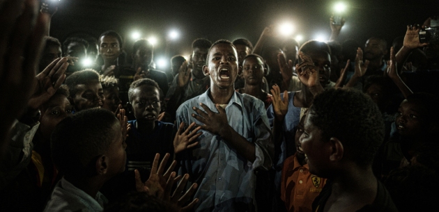 fotografija Straight Voice © Yasuyoshi Chiba, Agence France-Presse