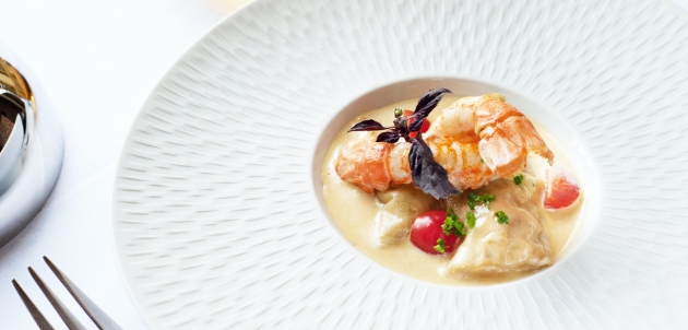 Curry od škampa i piletine recept koji spaja jedinstvene okuse ljeta