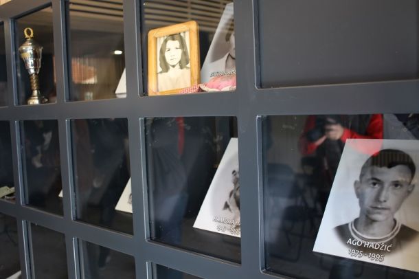 tuzla-memorijalni-centar-kapija-5