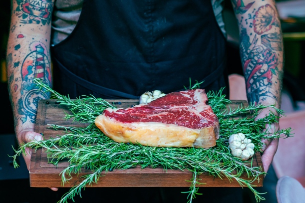 Tomahawk steak restoran barbieris