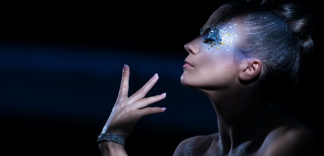 Dobre vibracije 24/7 make up sa sjajem dragog kamenja