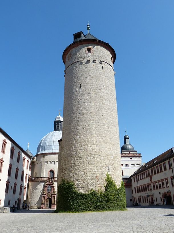 wurzburg Marienberg stara kula