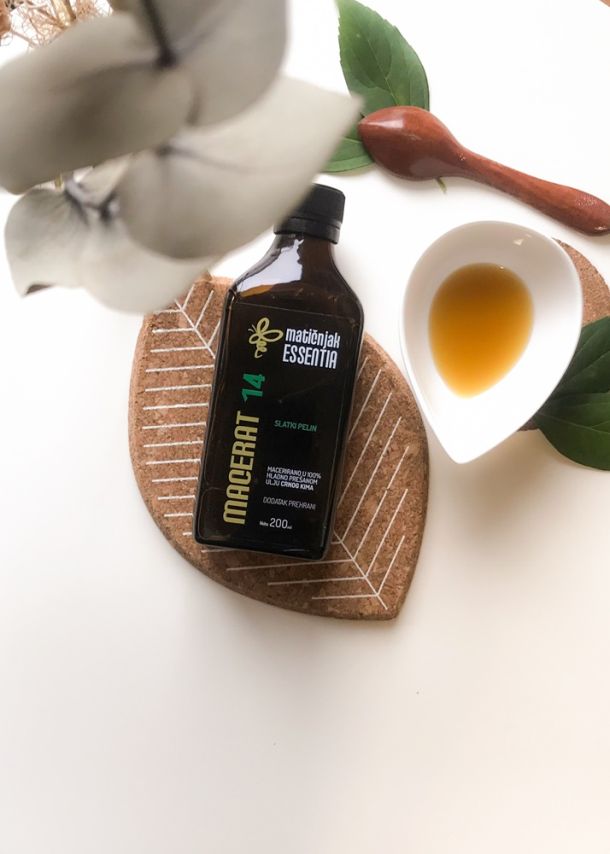 Macerat slatkog pelina u ulju crnog kima koronavirus