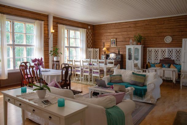 interijer stan stolovi kreveti