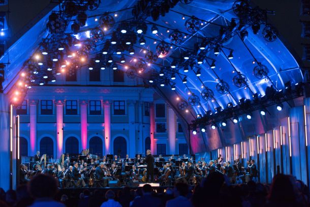 koncert-ljetne-noci-beckih-filharmonicara-1