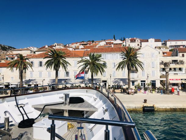 otok brac grad brac