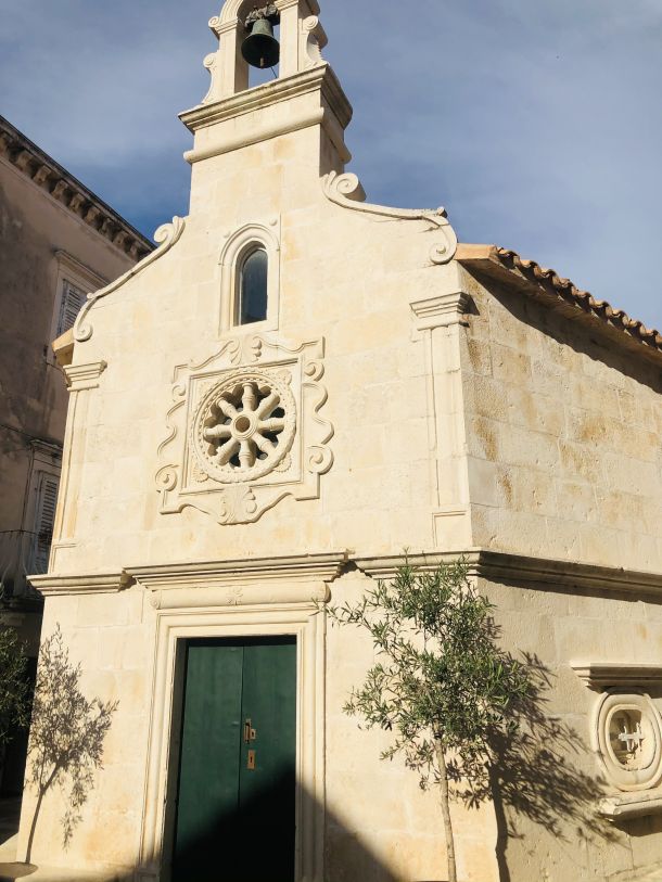 crkva crkvica grad jelsa hvar