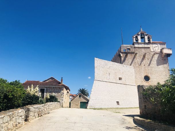 grad jelsa hvar zupna crkva sv. Fabijana i Sebastijana