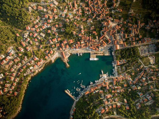 grad jelsa otok hvar