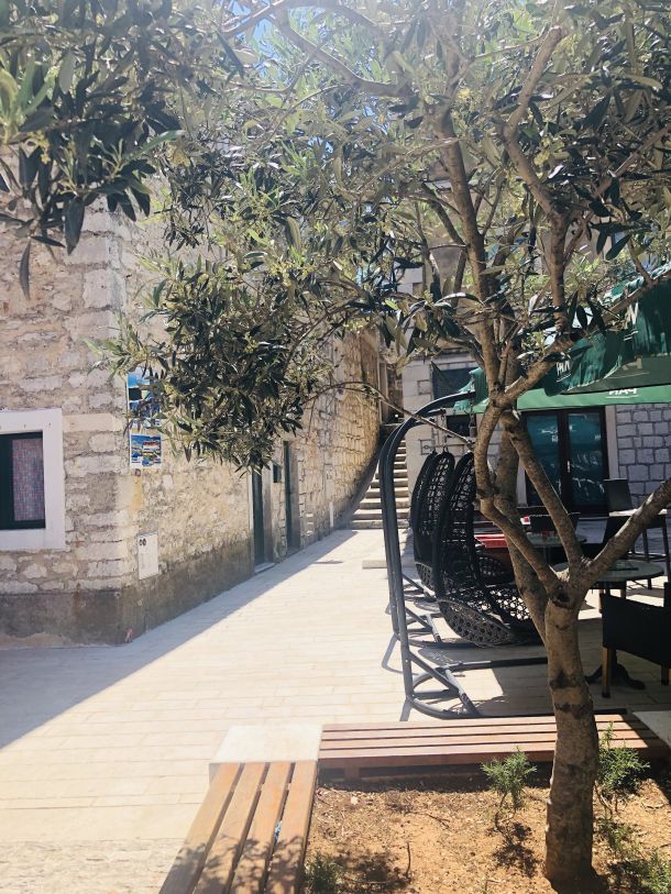 grad jelsa otok hvar