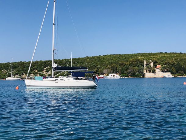 jedrilica zaljev otok ilovik