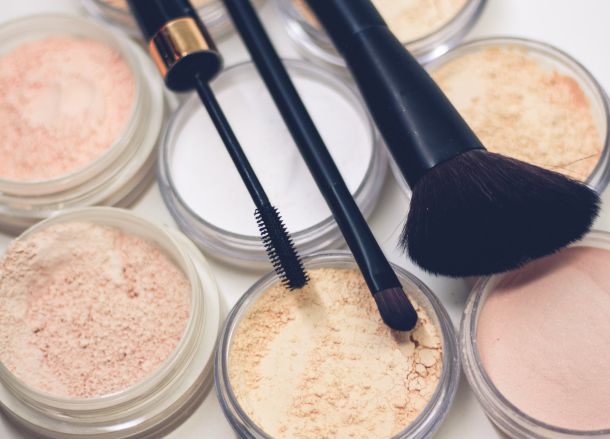 puder u prahu kozmetika makeup sminka