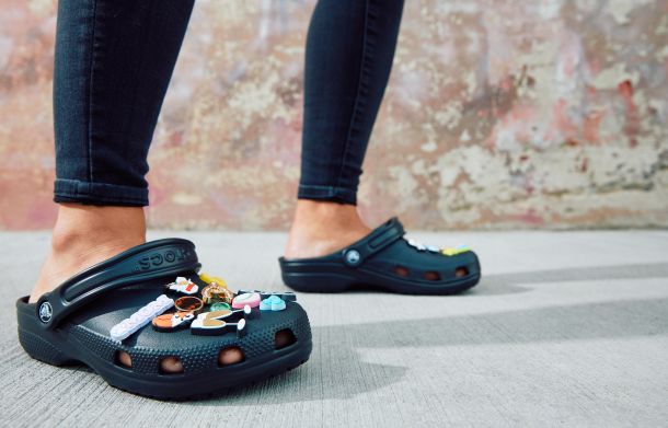 darivanje crocs klompe obuca