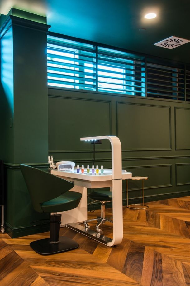 nokti lak za kosu Kalmar Hair and Skin Boutique