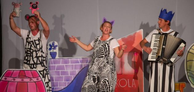 teatar-poco-loco-predstava