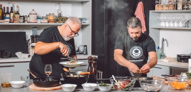 365 dana nakon potresa, za Petrinju i Sisak kuhaju volonteri “Chef kuha doma”