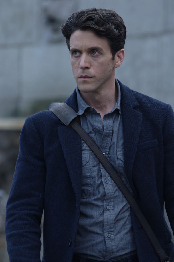 glumac Ashley Zukerman