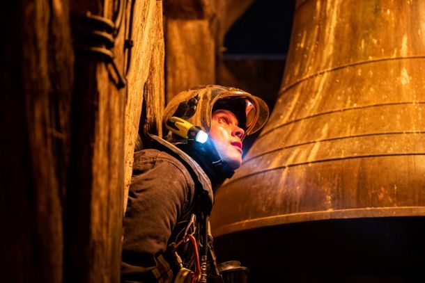 notre-dame-u-plamenu-film-3