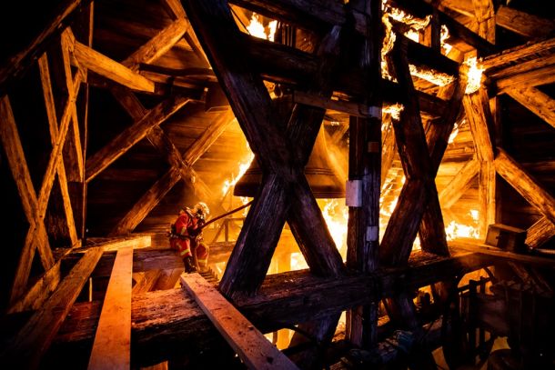 notre-dame-u-plamenu-film-4