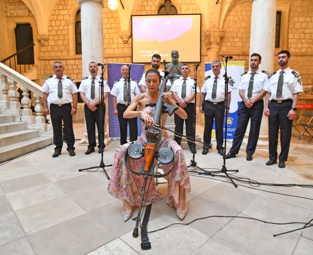 Ana Rucner & Klapa sveti Mihovil 2