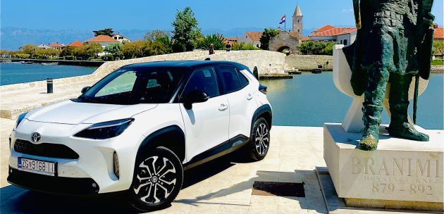 toyota auto yaris cross