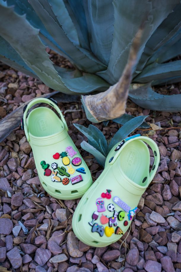 osvoji crocs klompe jibbitze