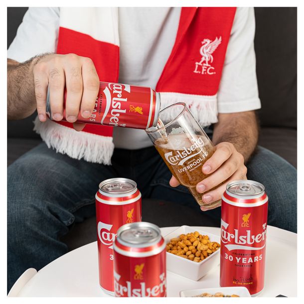 pivo Carlsberg i navijac liverpoola