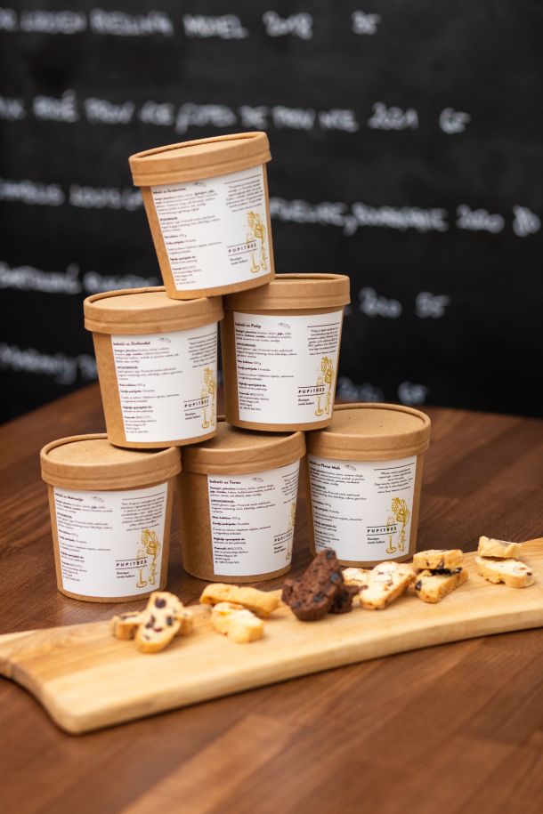 pupitres-keksici-uz-vino-1