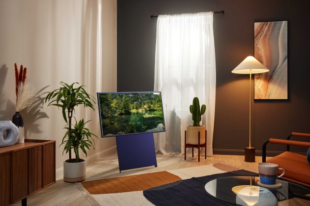 televizor samsung The Sero LS05B TV Lifestyle Feature Image 1 High Res